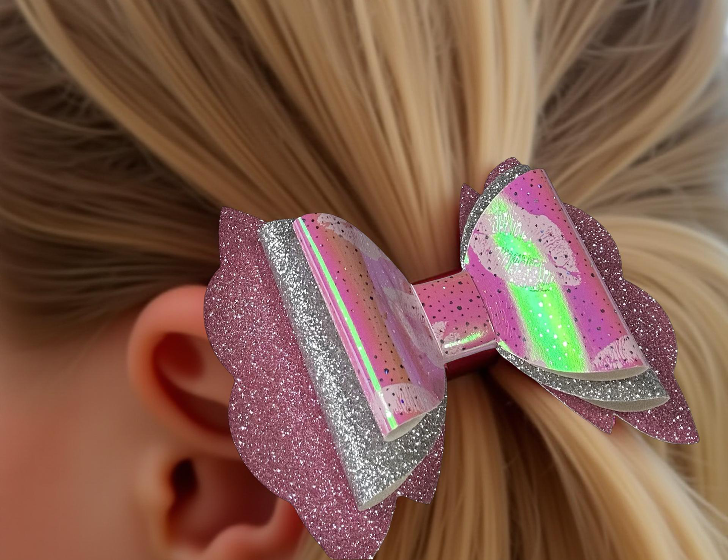 Kiss & Sparkle Bow πβ¨