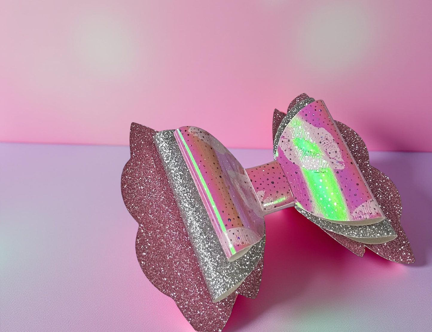 Kiss & Sparkle Bow πβ¨