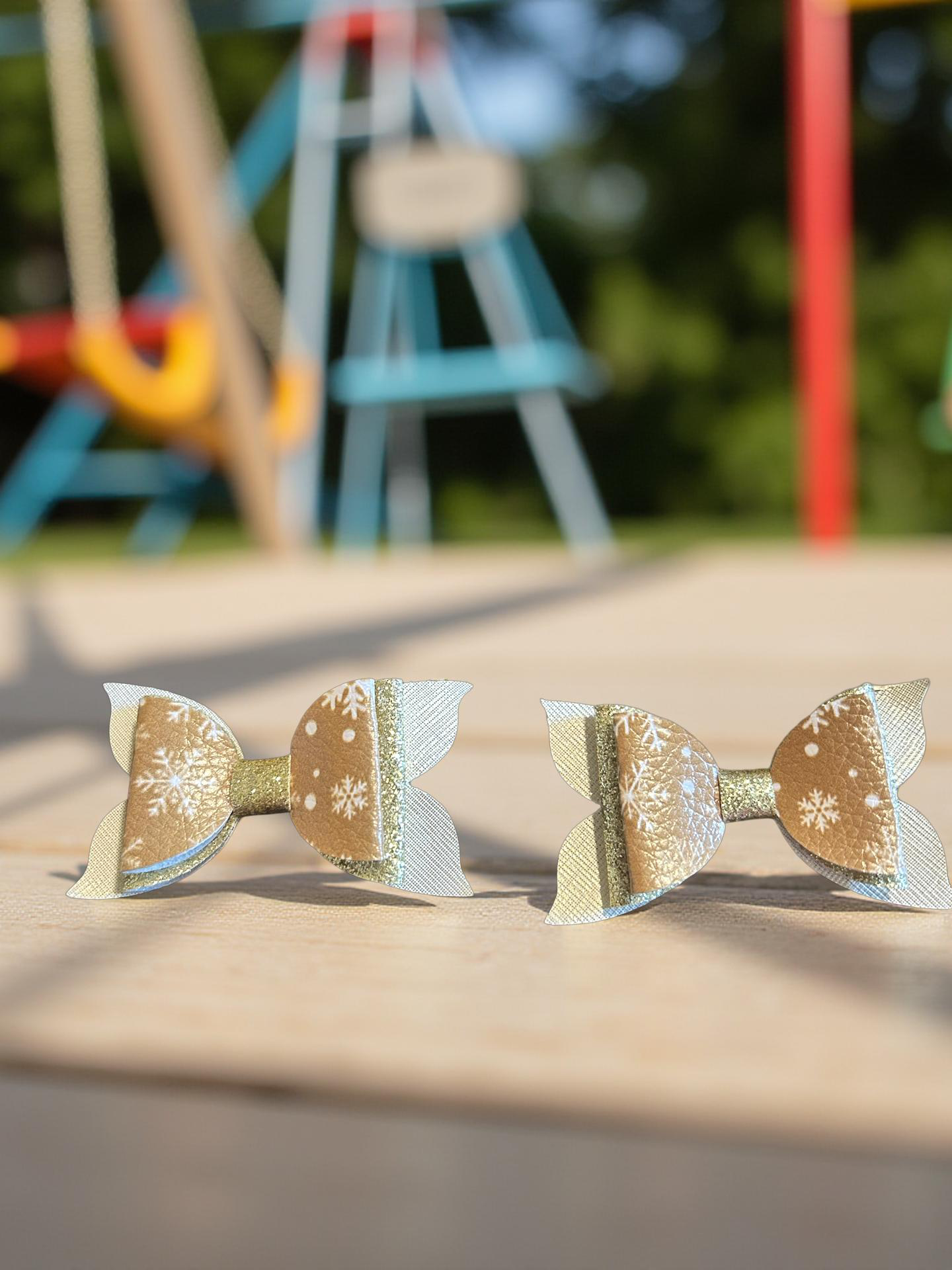 Golden Snowflakes Bite - Size Bows