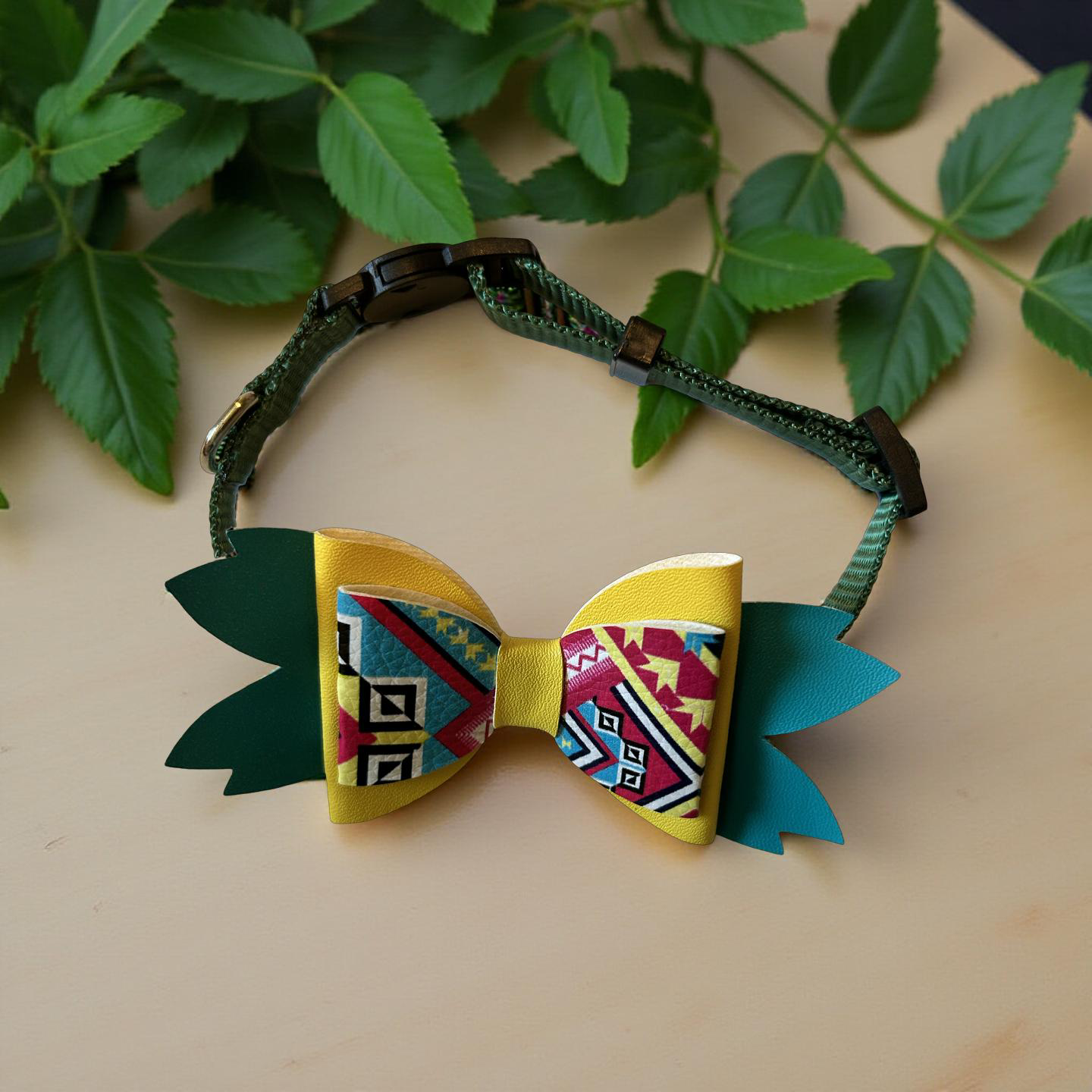 The Tropi-Pop Pet Collar
