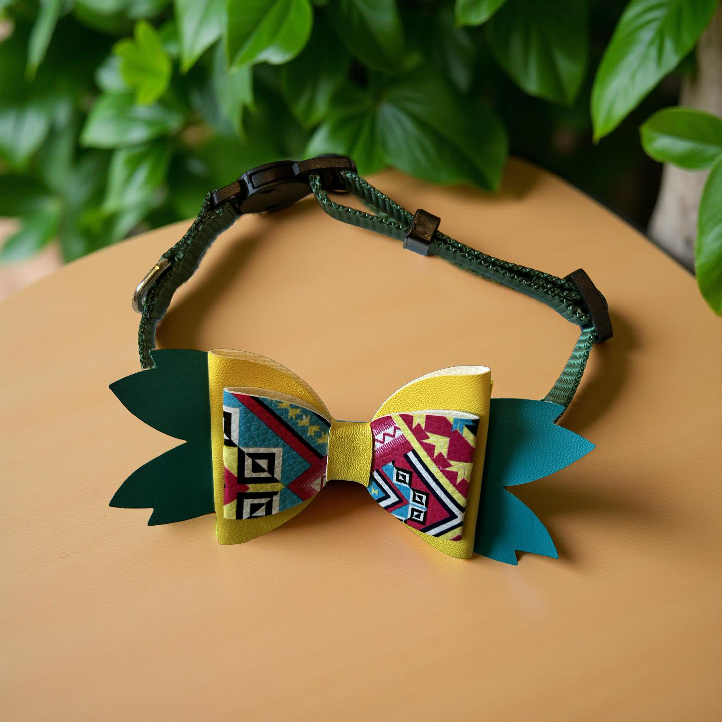 The Tropi-Pop Pet Collar