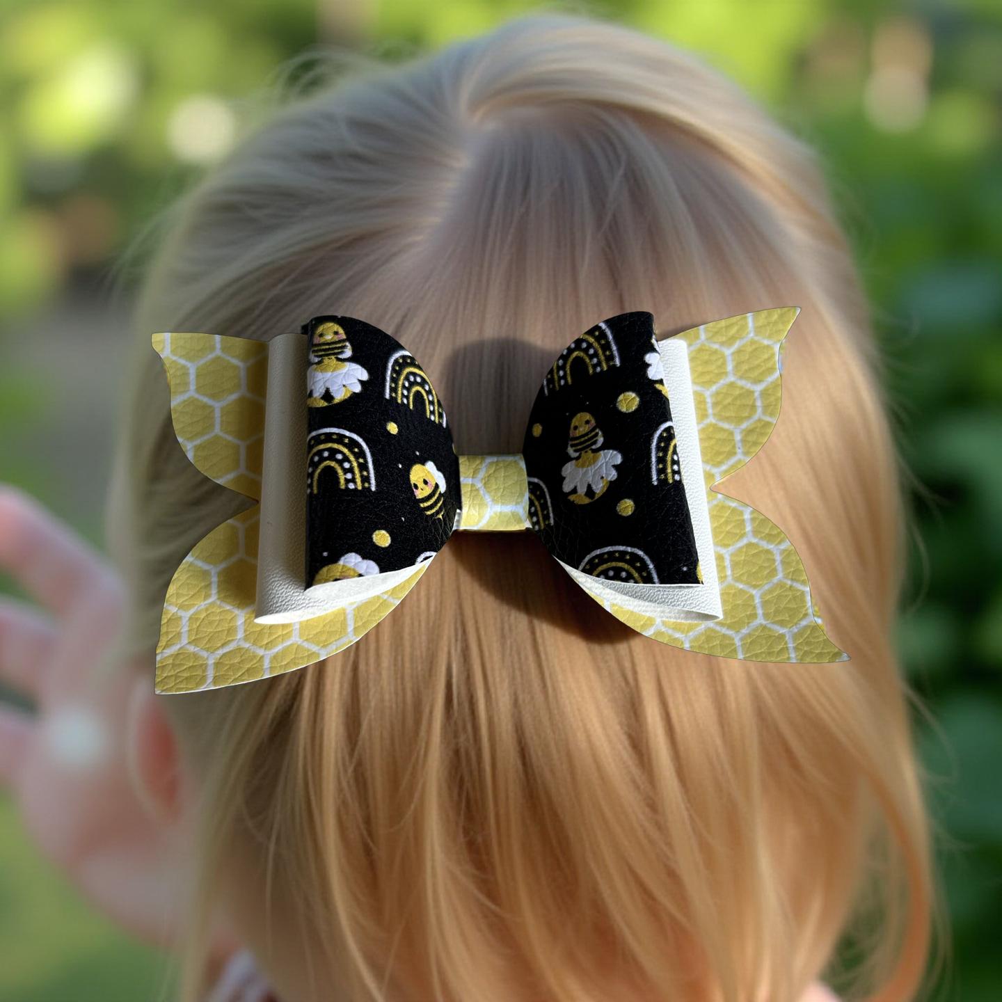 Bee-utiful Buzz Hairbow