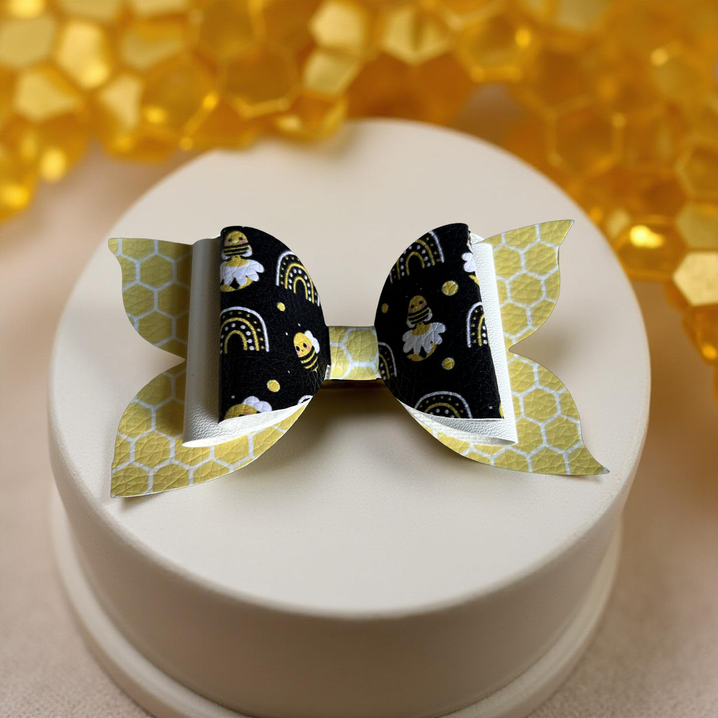 Bee-utiful Buzz Hairbow