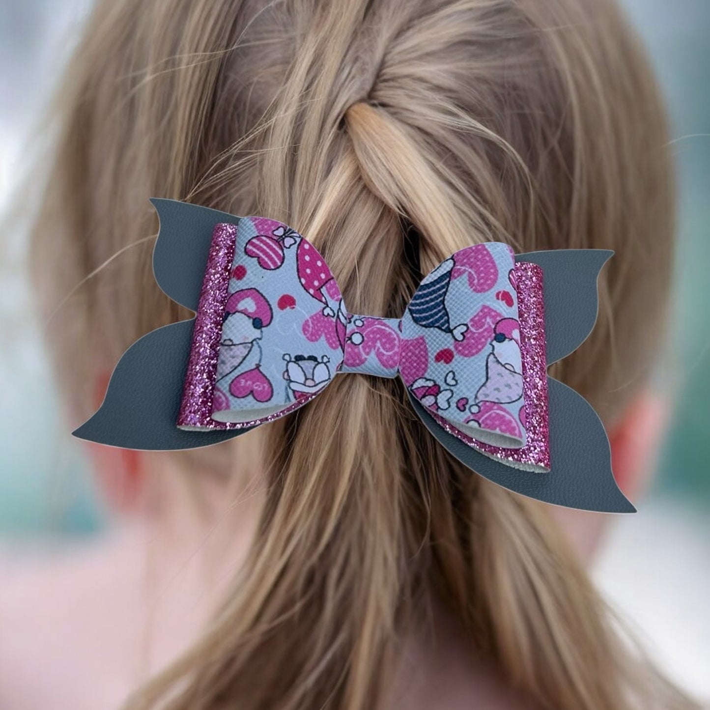 Love Gnome Glitter Bow