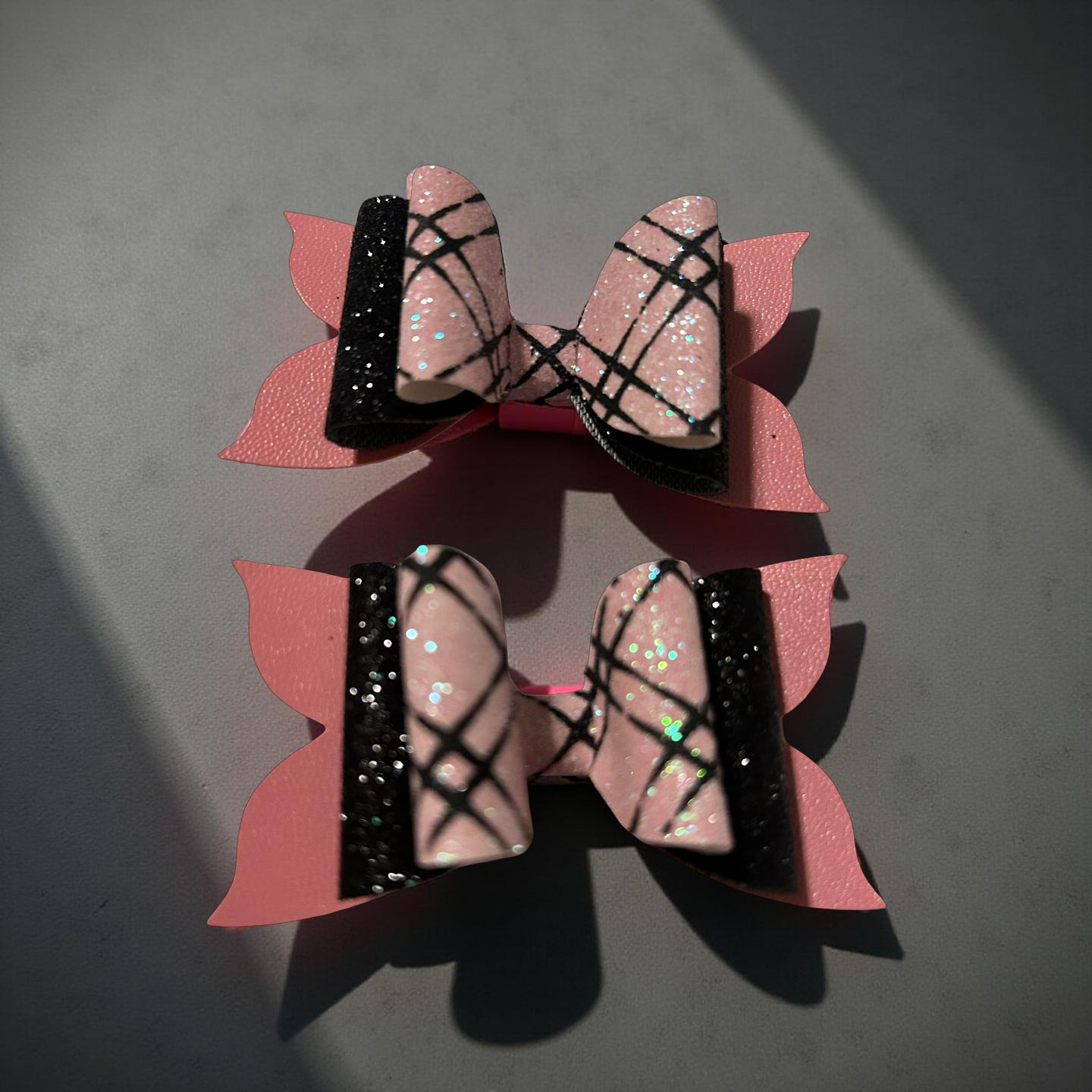 Pinky Kris Cross Bite-Size Bows